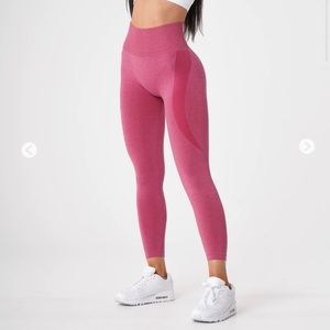 NVGTN Crimson Contour seamless leggings size M